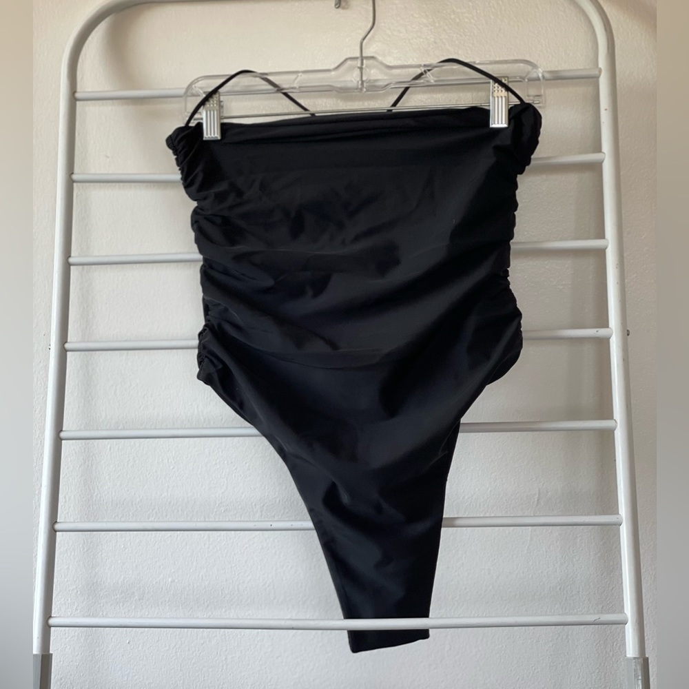 Palma One Piece Strapless Swim Suit in Nero (black)